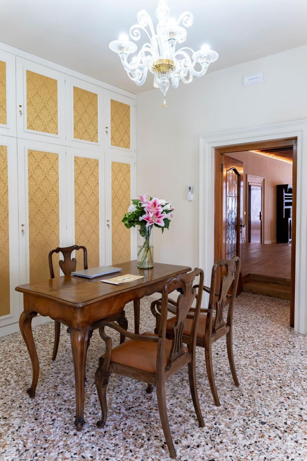 Palazzo Titti Rialto Suites Venice Exterior photo
