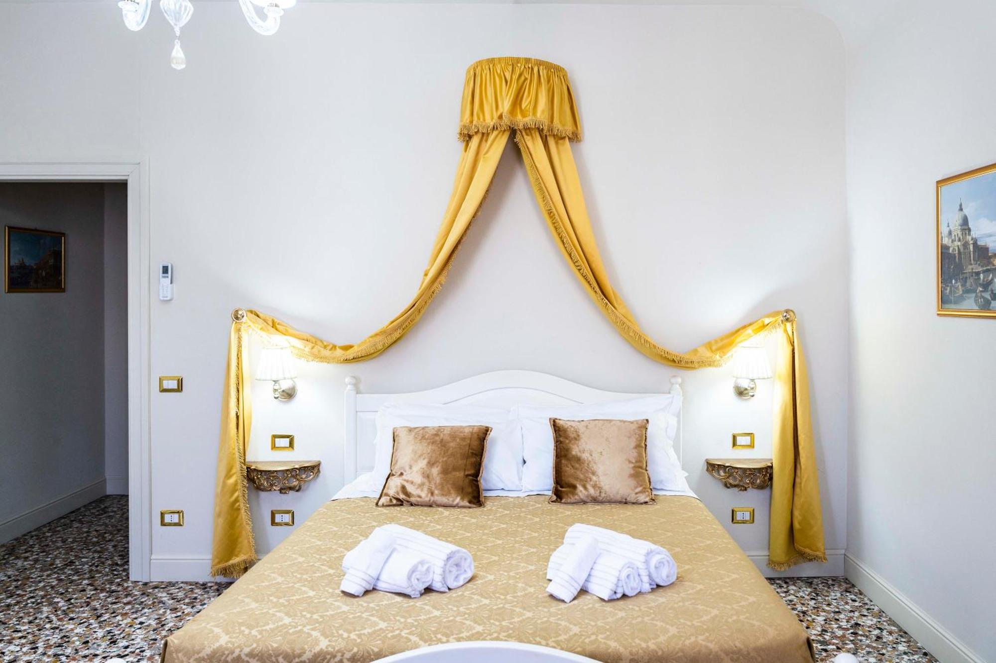 Palazzo Titti Rialto Suites Venice Exterior photo