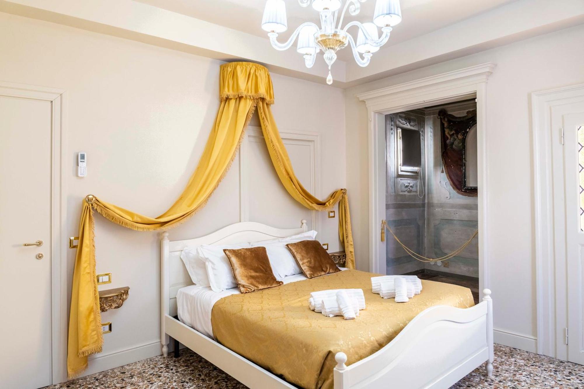 Palazzo Titti Rialto Suites Venice Exterior photo